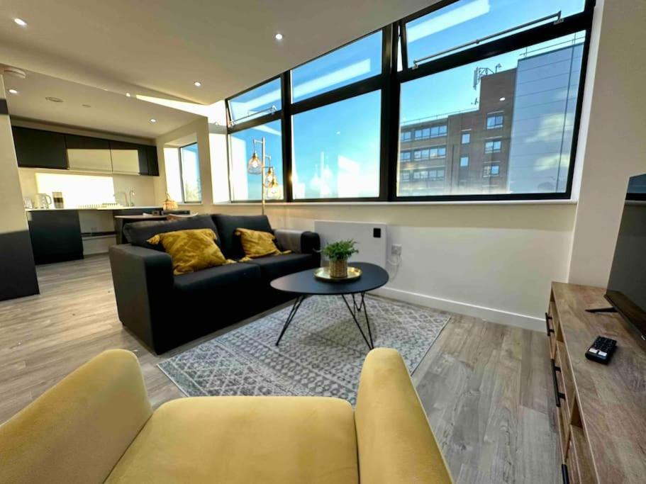 1 Bed Flat With View Of Old Trafford Apartman Manchester Kültér fotó